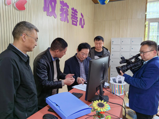 市慈善总会会长陈洪玉调研“慈善文化进校园”进展情况